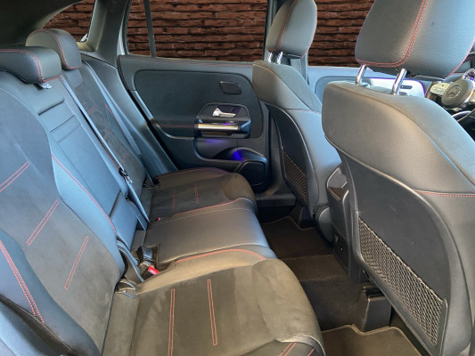 MERCEDES-BENZ GLA 250 AMG Line 4Matic - 13