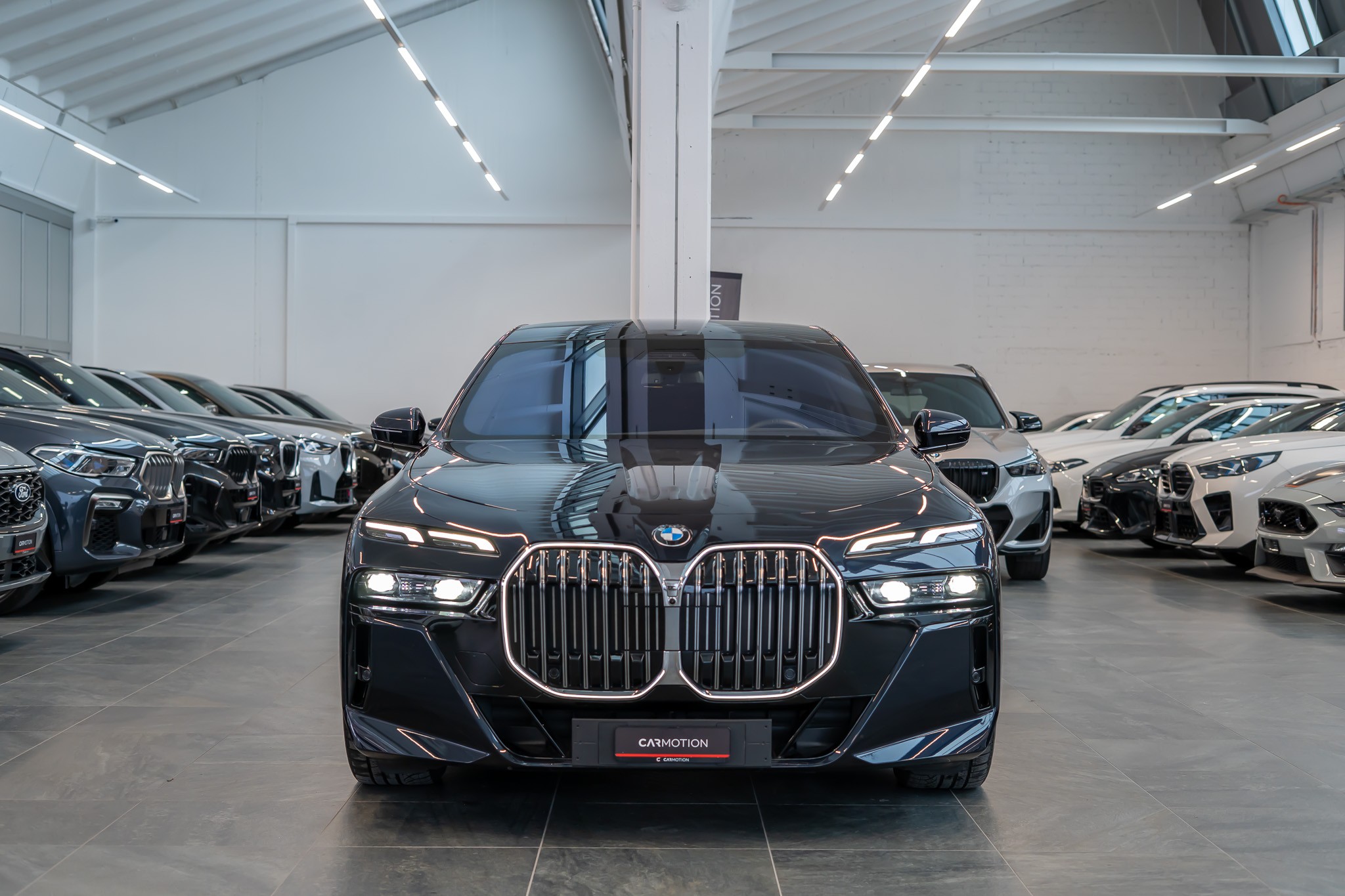 740d xDrive M Sport / Theatre Screen / Bowers&Wilkins / Iconic Glow