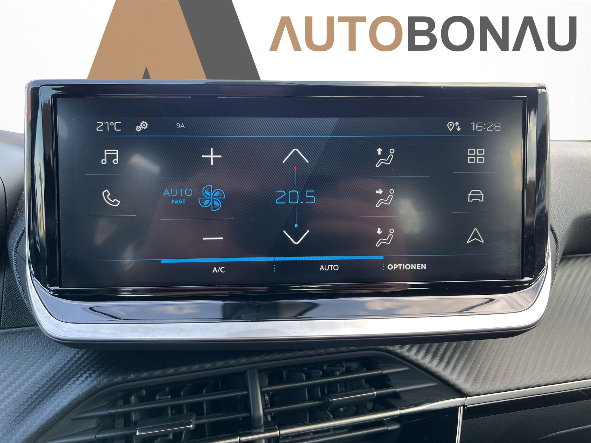 PEUGEOT 2008 1.2 Hybrid 145 Style - 21