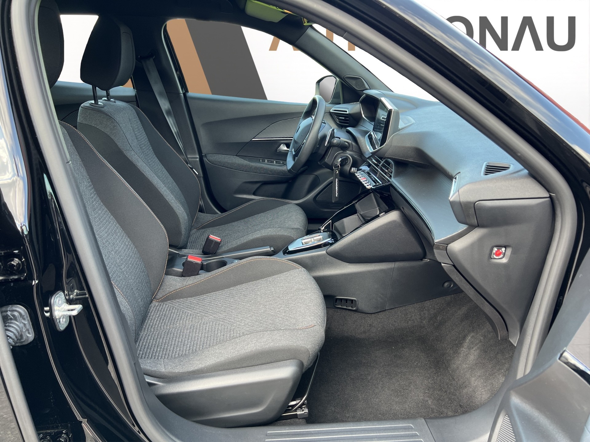 PEUGEOT 2008 1.2 Hybrid 145 Style - 13