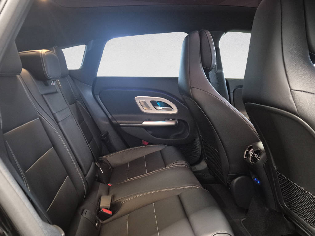 MERCEDES-BENZ CLA 350 4Matic EQ Shooting Brake - 11