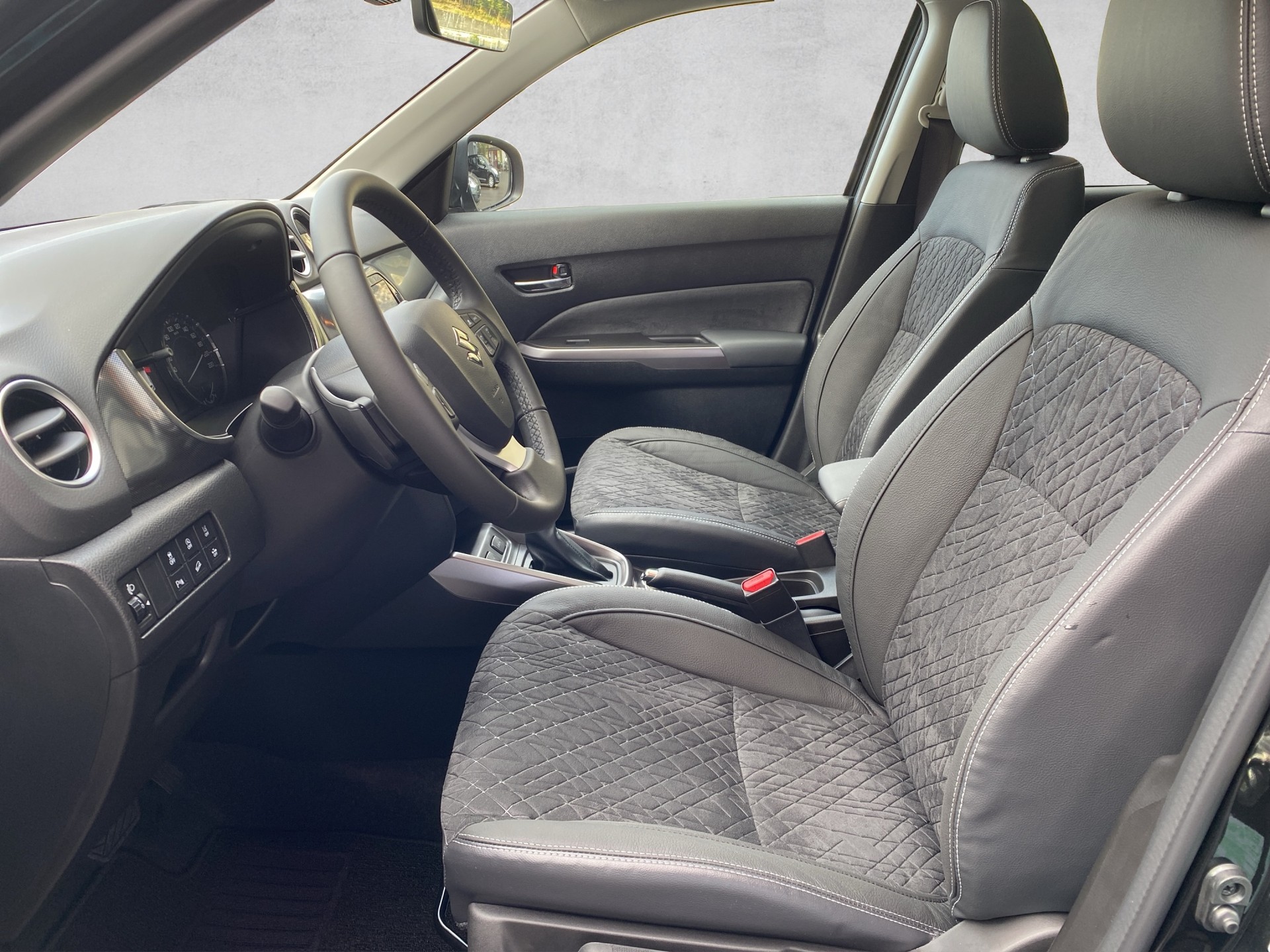 SUZUKI Vitara 1.4 Boosterjet Compact Top 4x4 Hybrid Automatic - 9