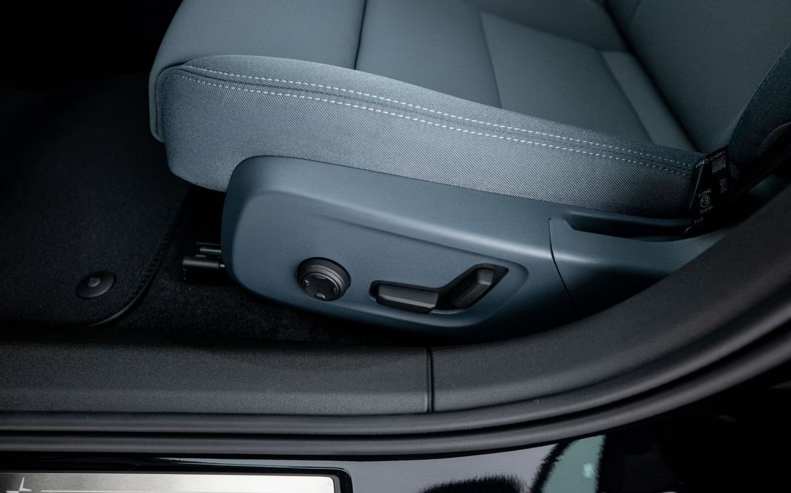 POLESTAR 2 Long Range Dual Motor Performance - 19