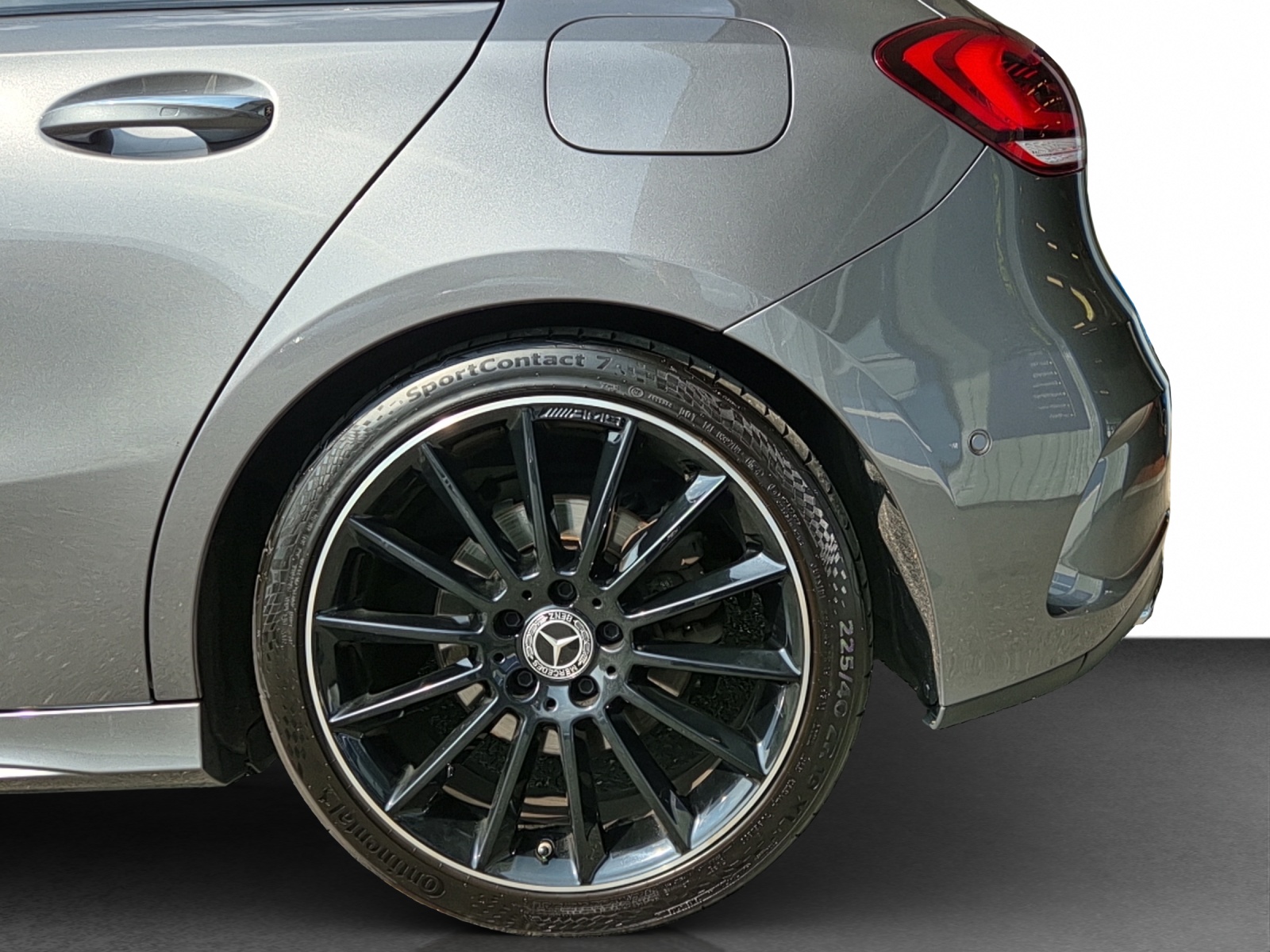 MERCEDES-BENZ A 250 AMG Line 4Matic - 23