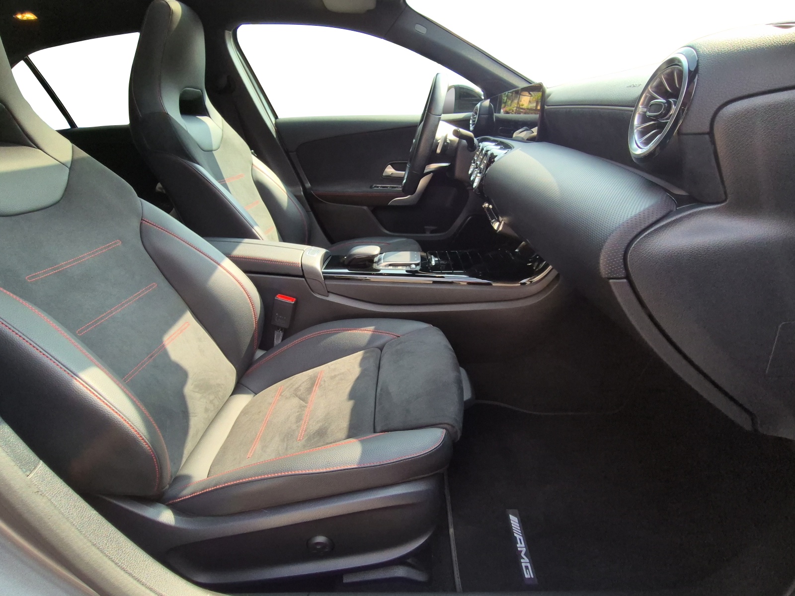 MERCEDES-BENZ A 250 AMG Line 4Matic - 17
