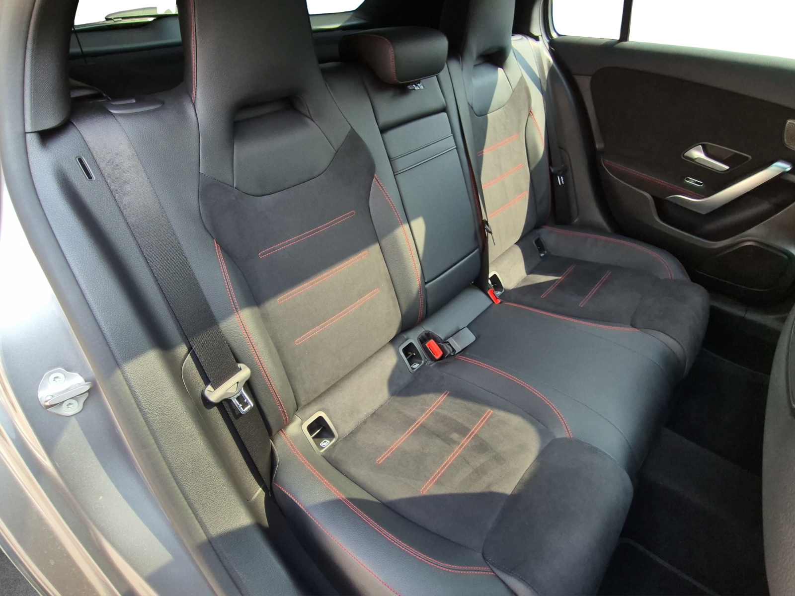 MERCEDES-BENZ A 250 AMG Line 4Matic - 19