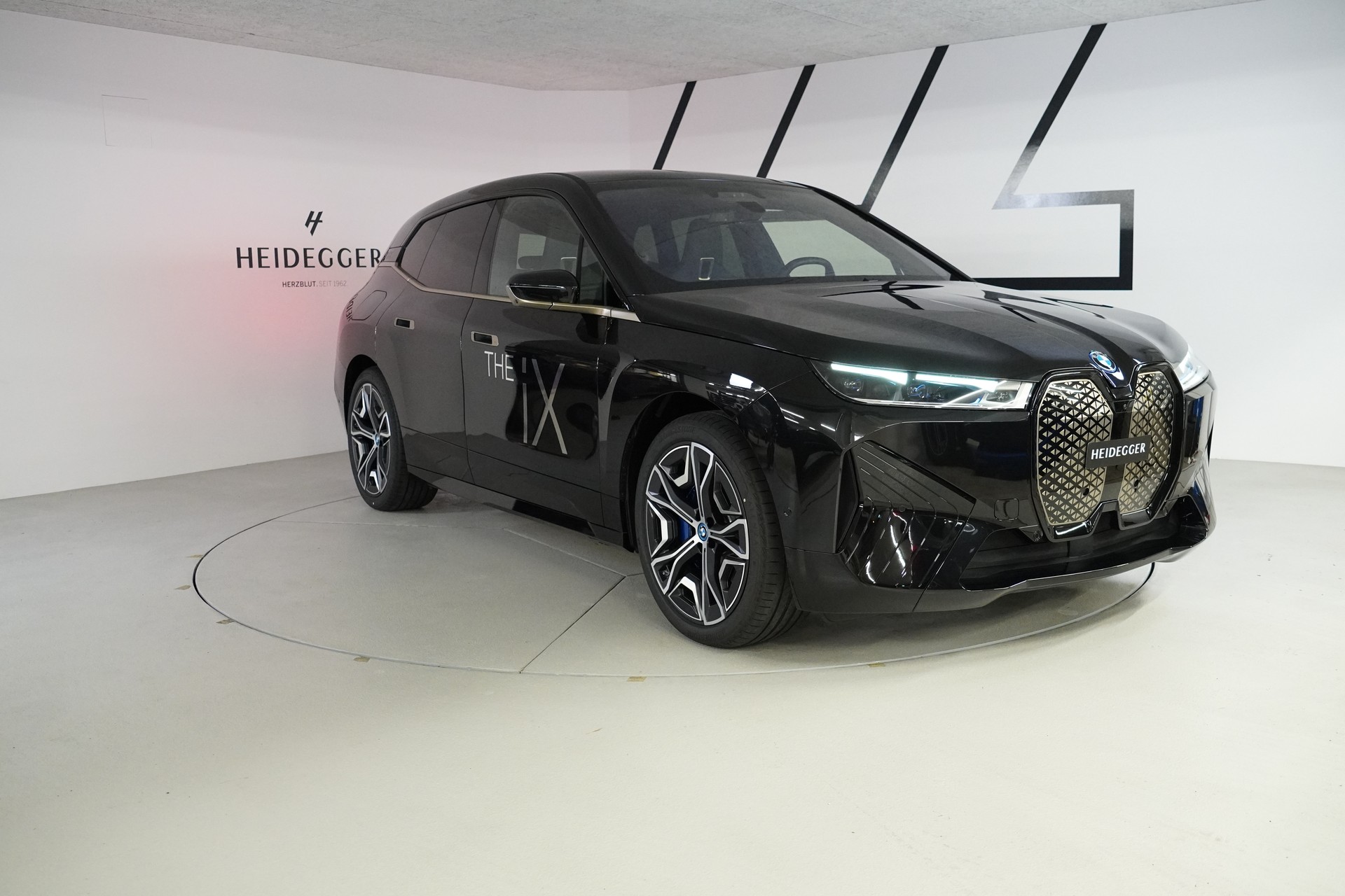 BMW iX xDrive40 Launch Edition - 3