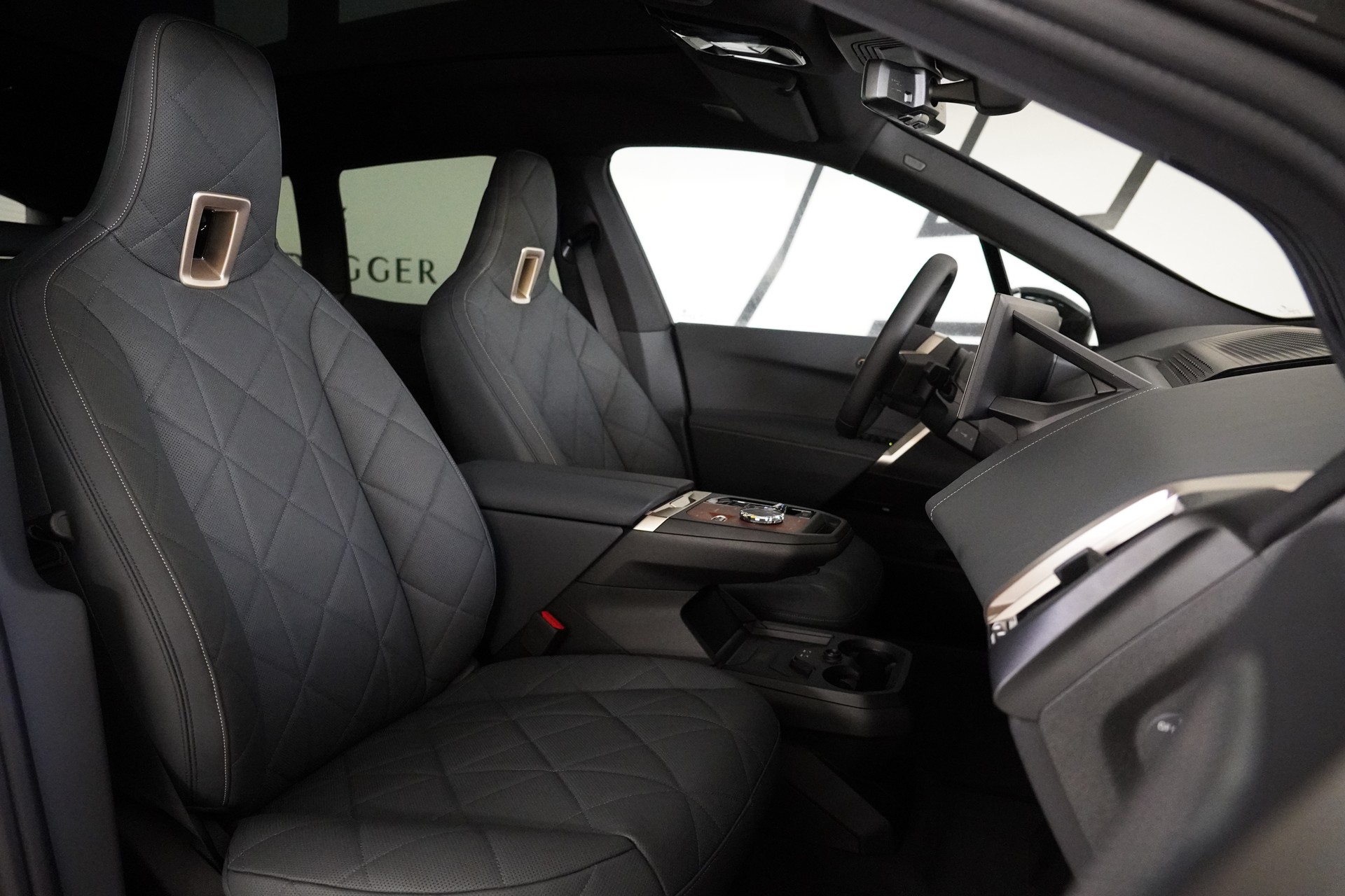 BMW iX xDrive40 Launch Edition - 15