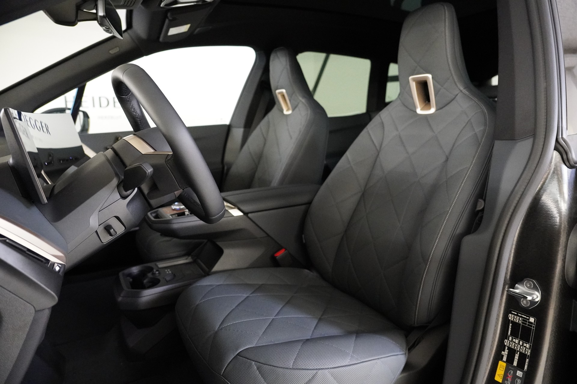 BMW iX xDrive40 Launch Edition - 12