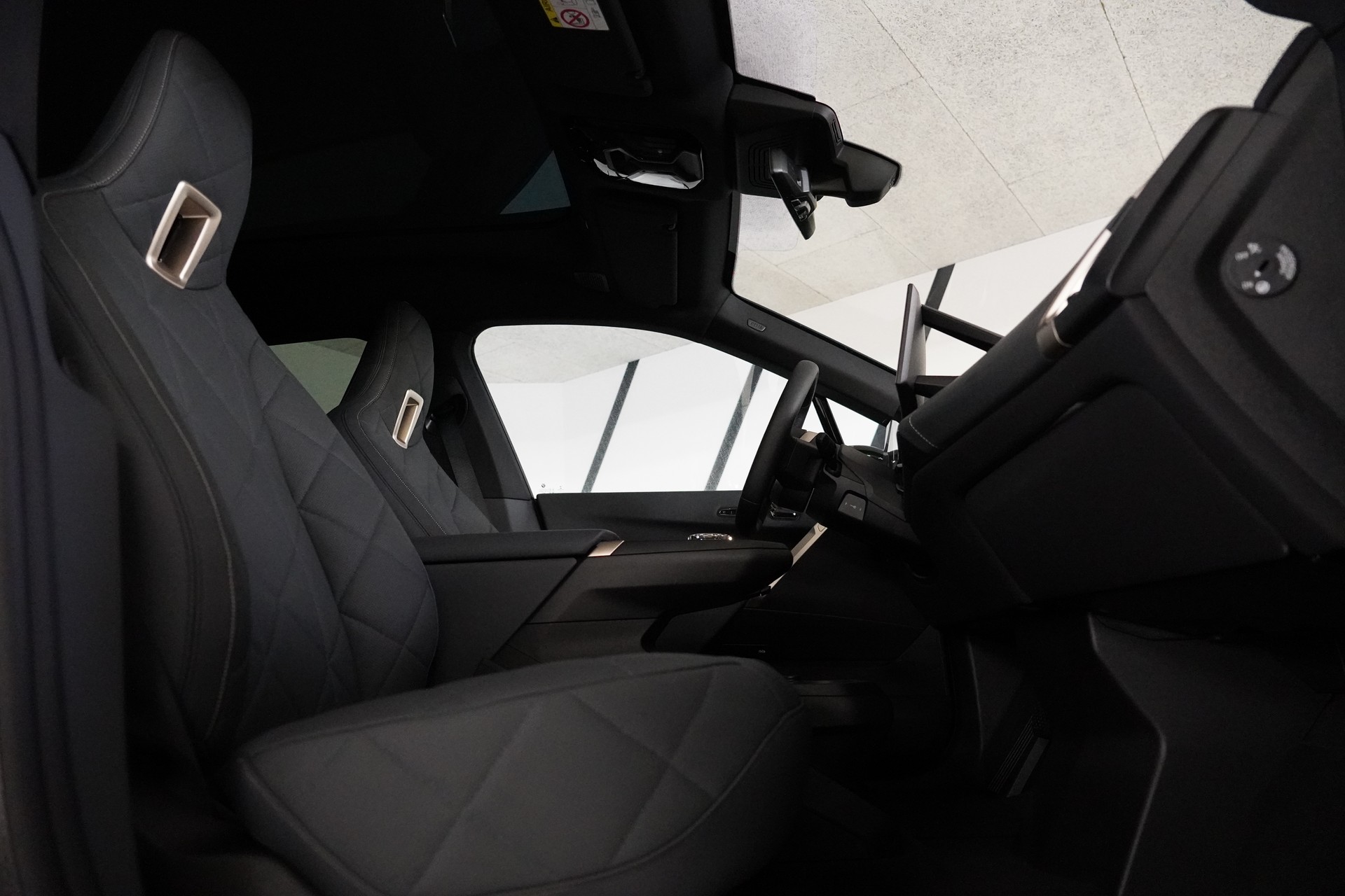 BMW iX xDrive40 Launch Edition - 14