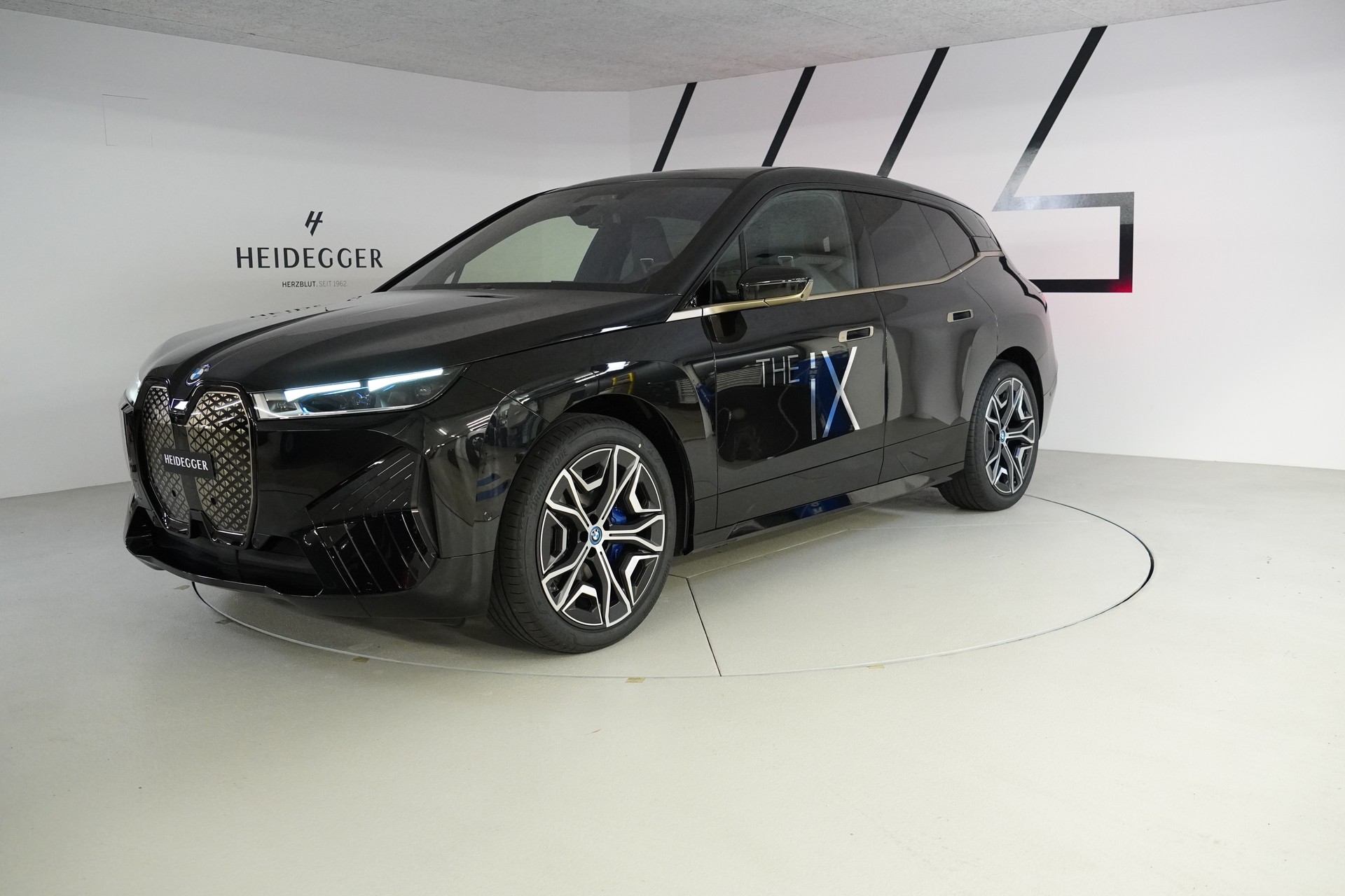 BMW iX xDrive40 Launch Edition