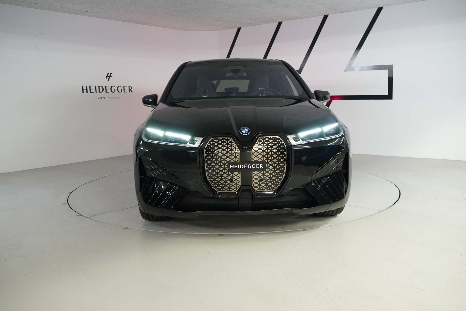 BMW iX xDrive40 Launch Edition - 2