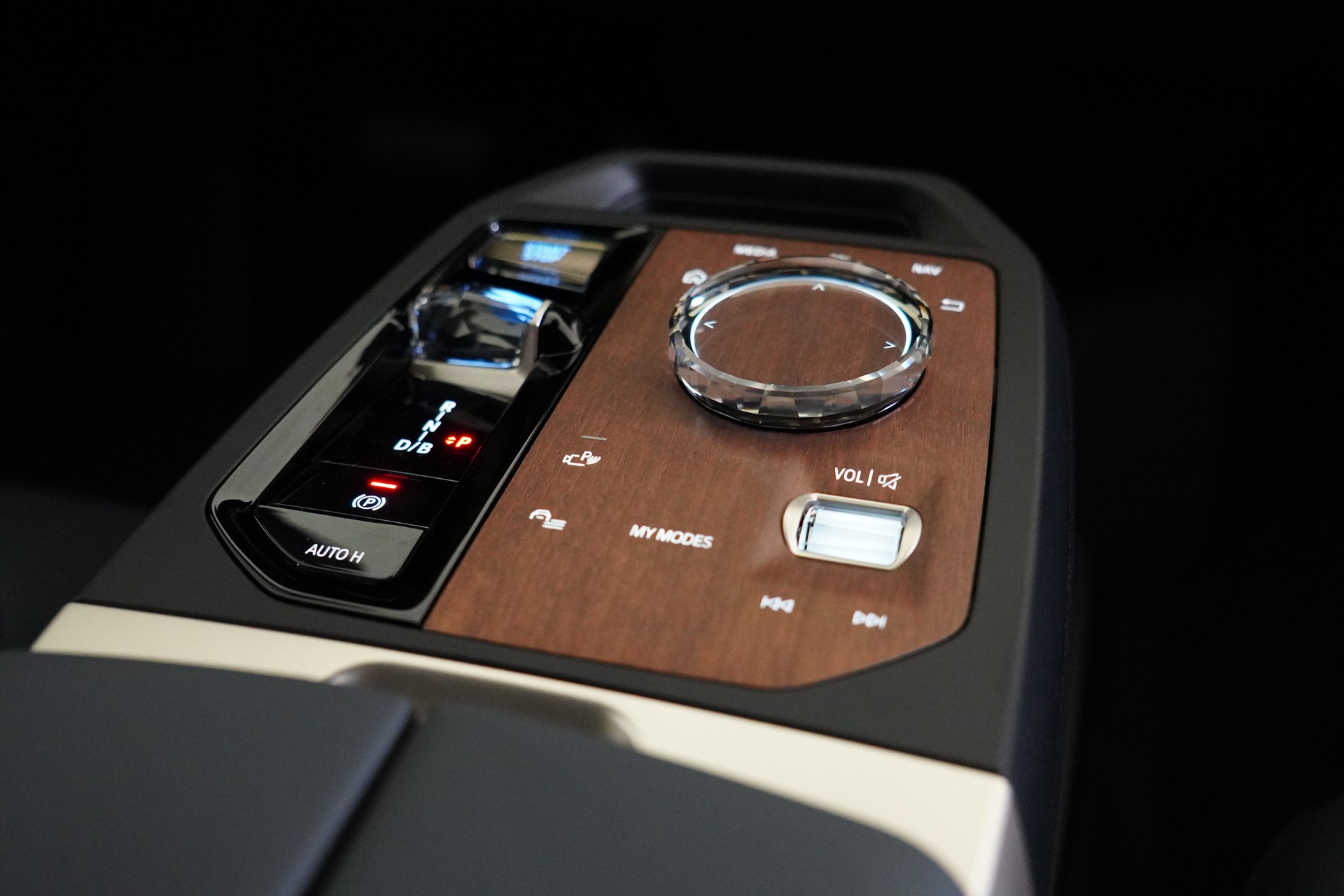 BMW iX xDrive40 Launch Edition - 20