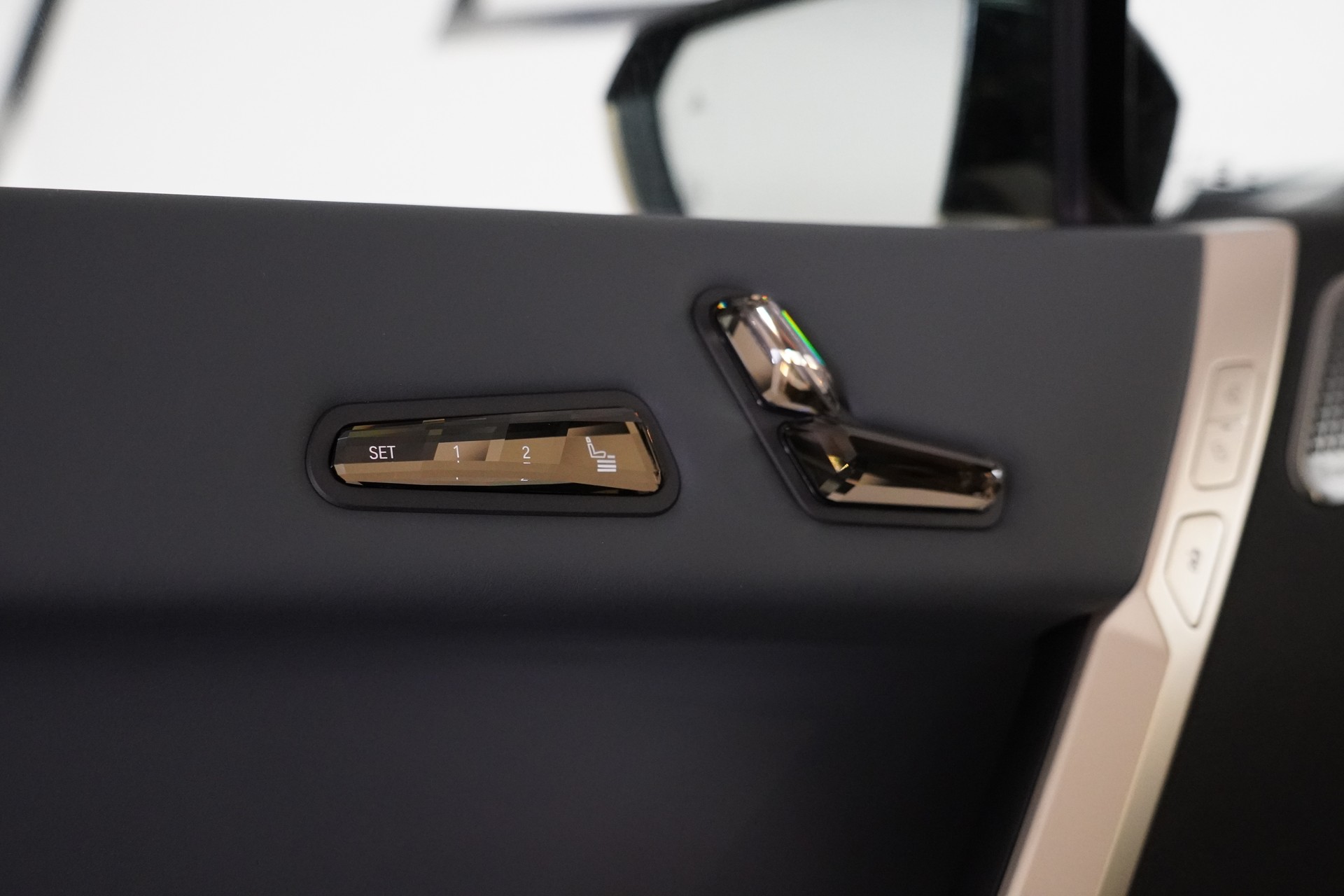 BMW iX xDrive40 Launch Edition - 22