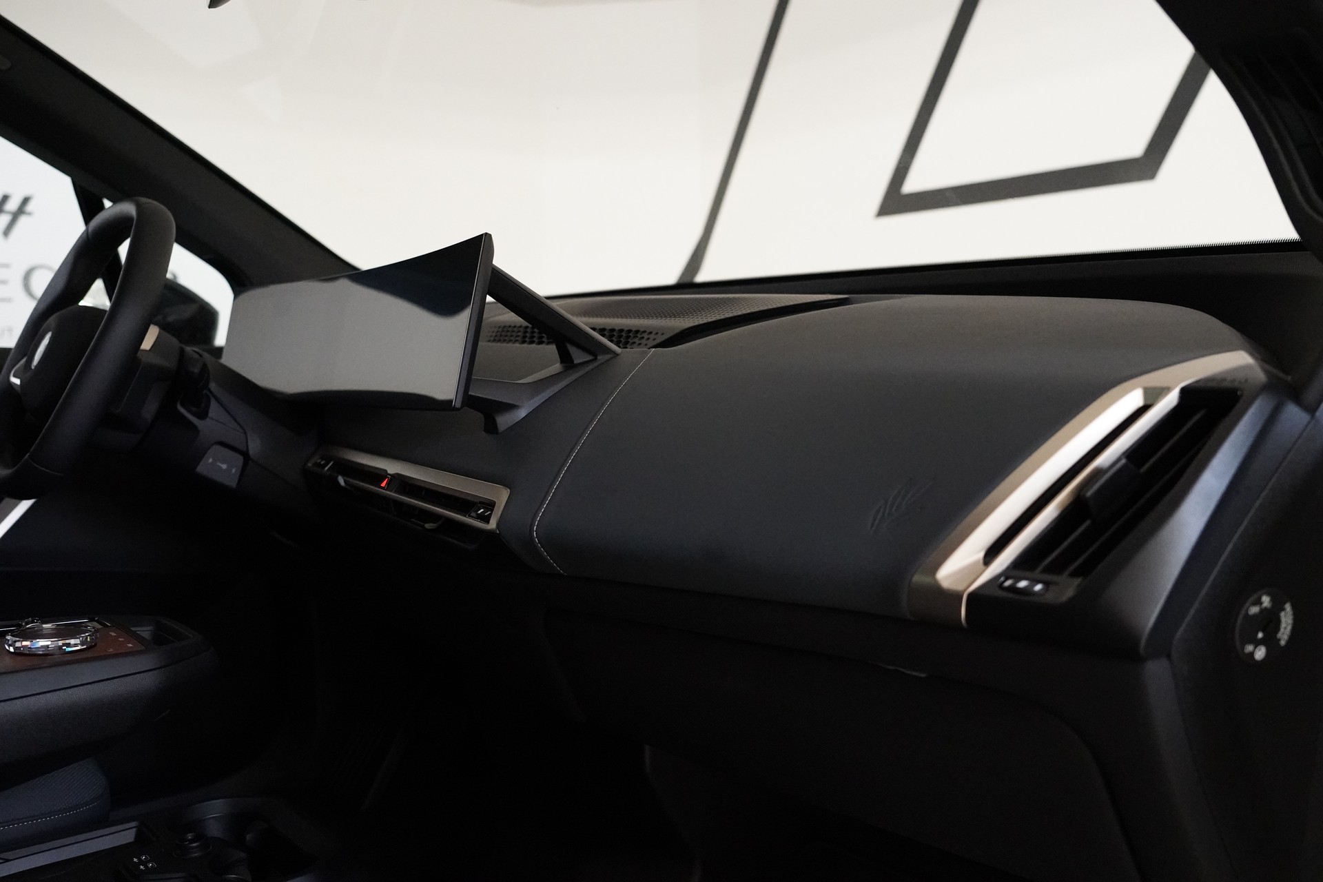 BMW iX xDrive40 Launch Edition - 16