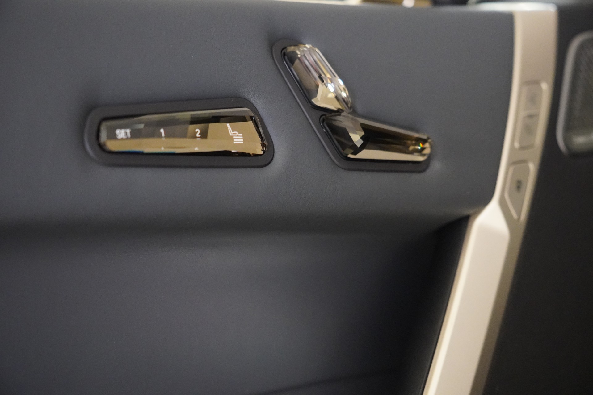 BMW iX xDrive40 Launch Edition - 13