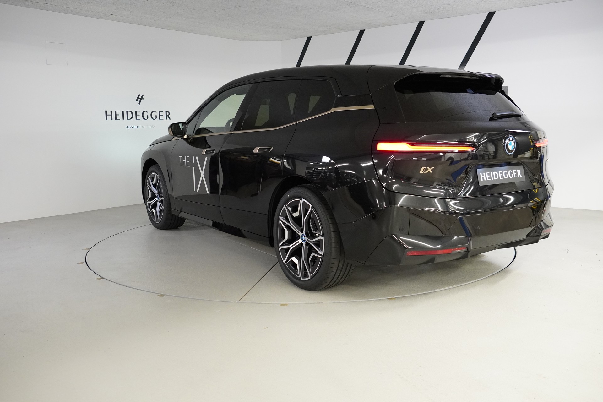 BMW iX xDrive40 Launch Edition - 5