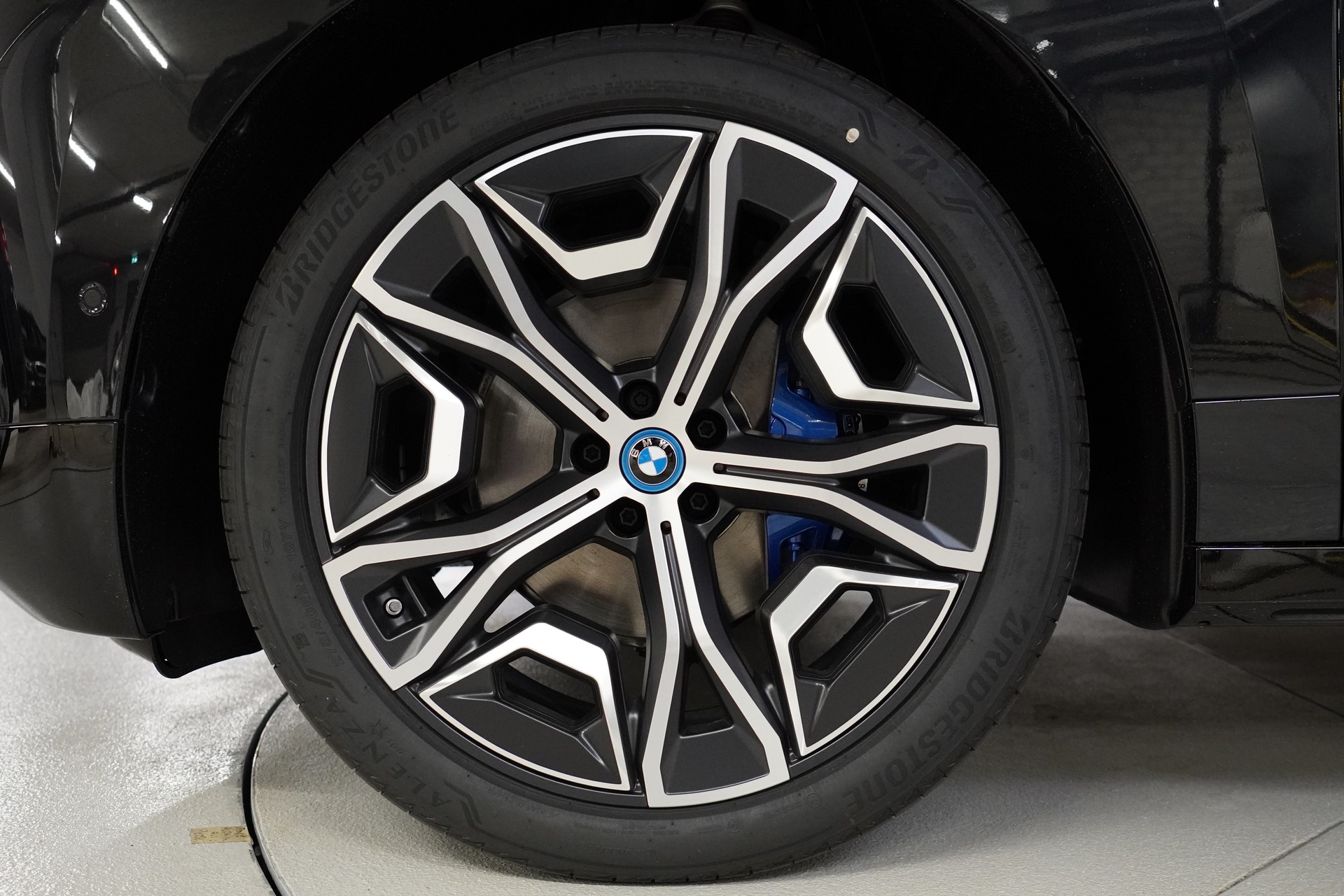 BMW iX xDrive40 Launch Edition - 10
