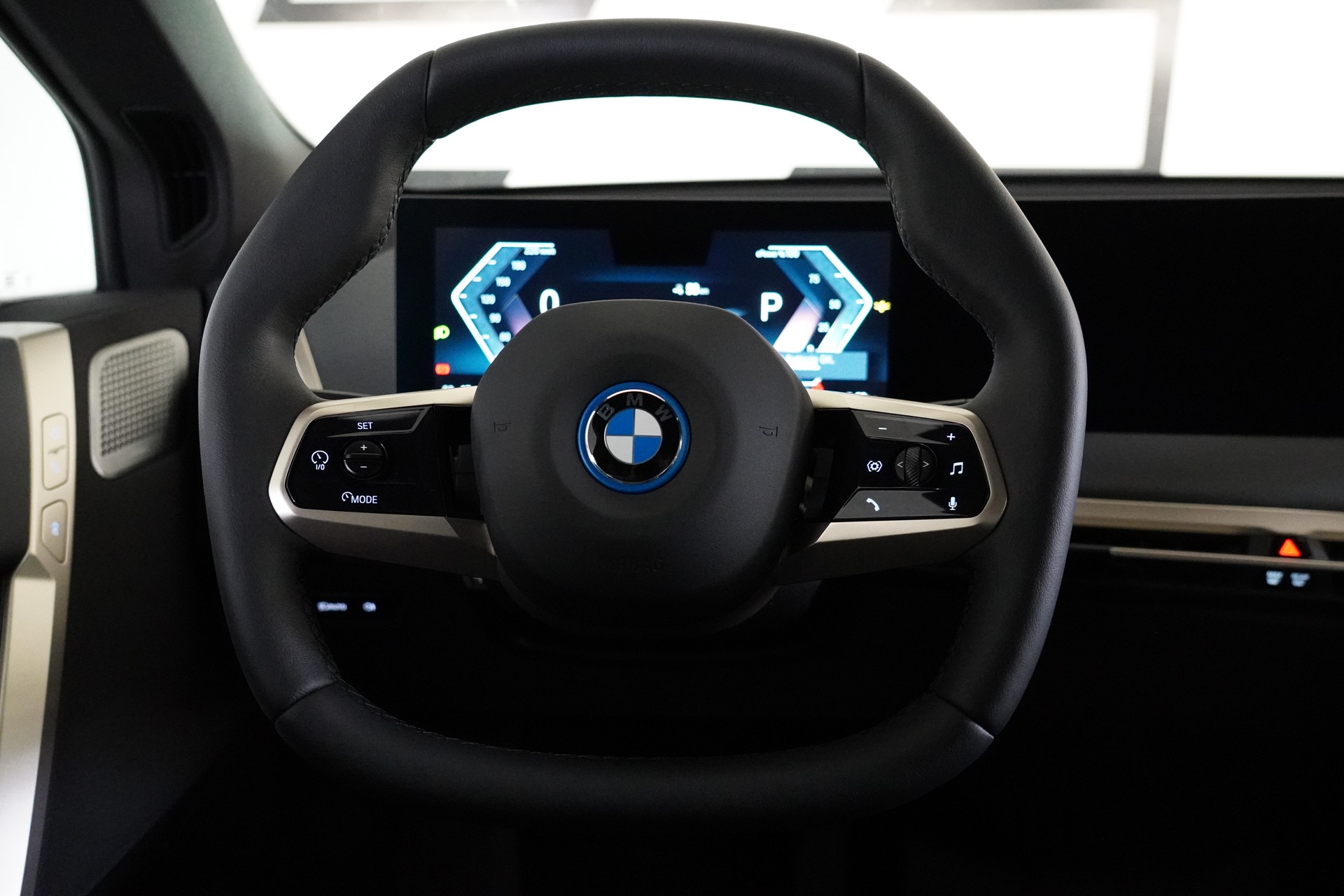 BMW iX xDrive40 Launch Edition - 19