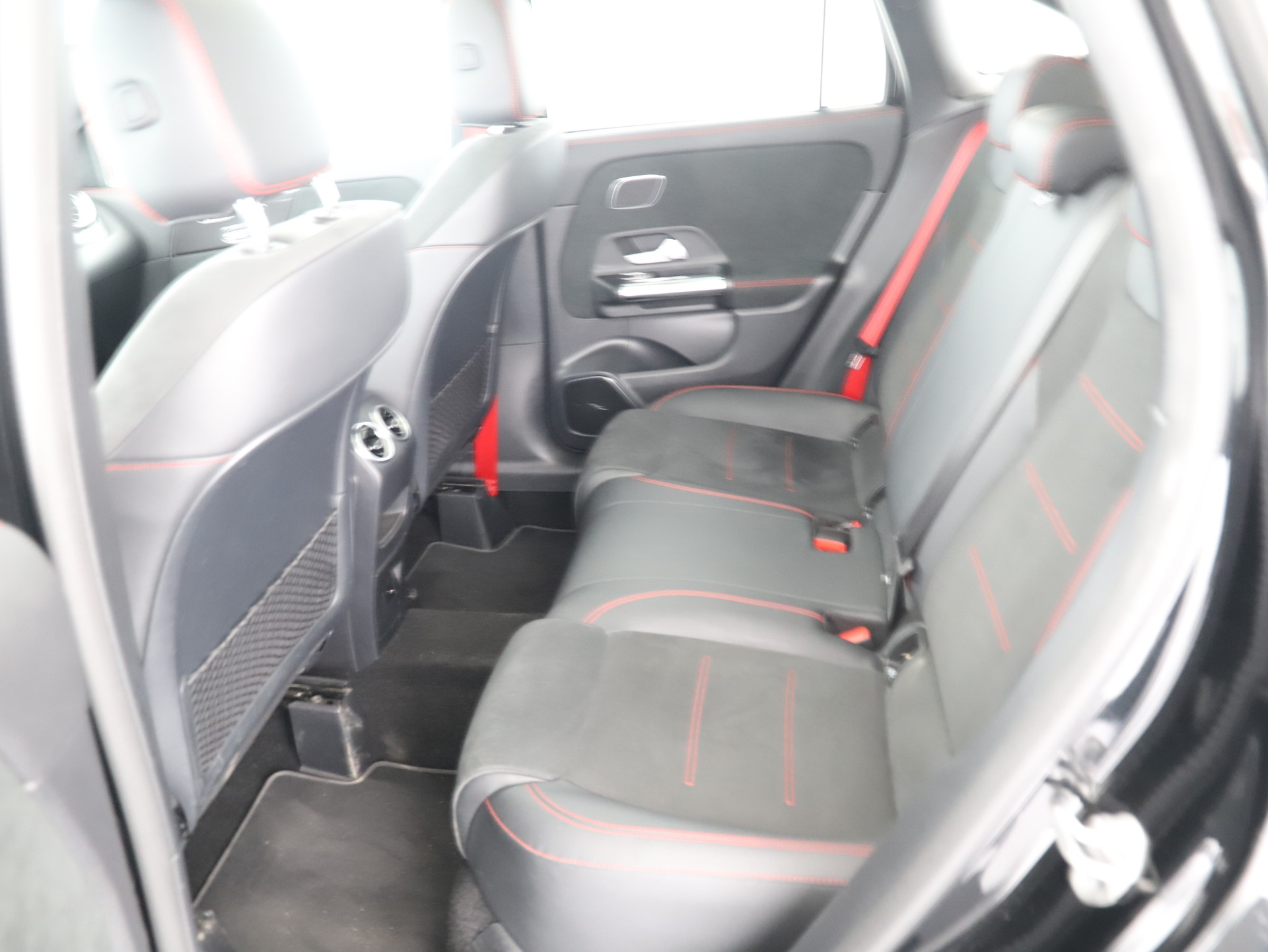 MERCEDES-BENZ GLA 45 S AMG 4Matic+ - 14