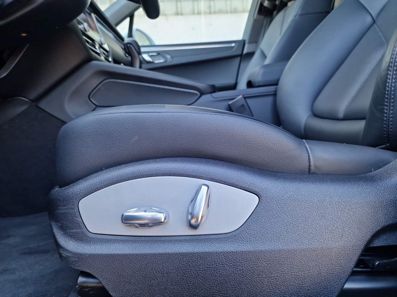 porsche Gallery 18