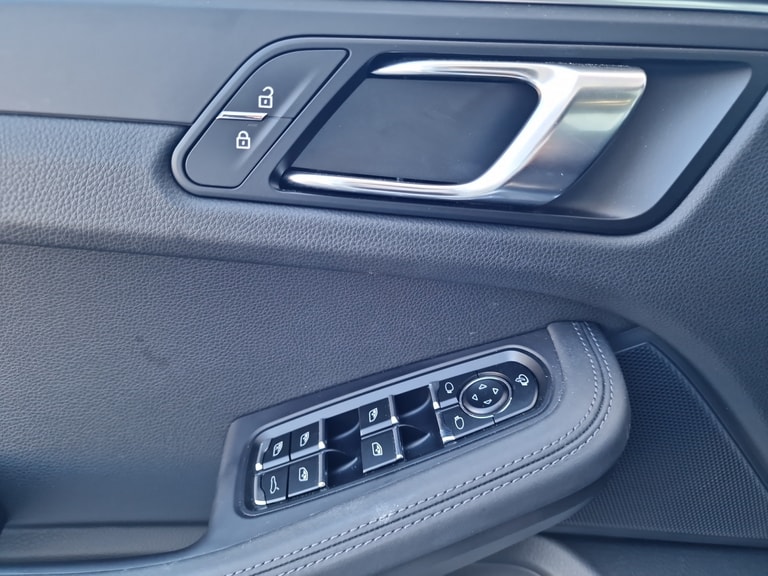 porsche Gallery 15