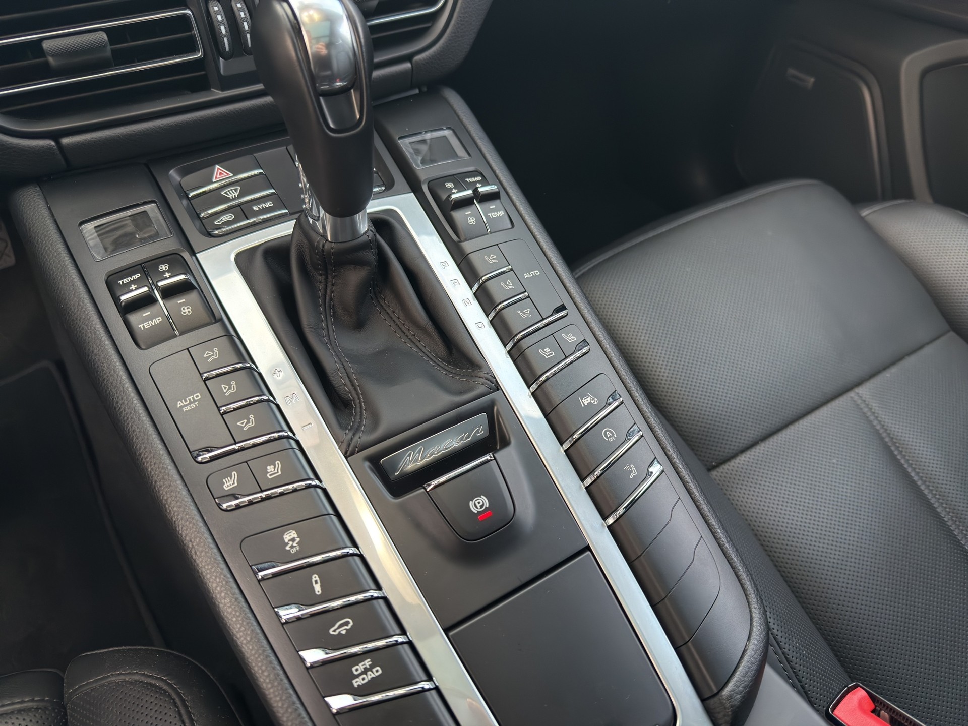 PORSCHE Macan S PDK - 18