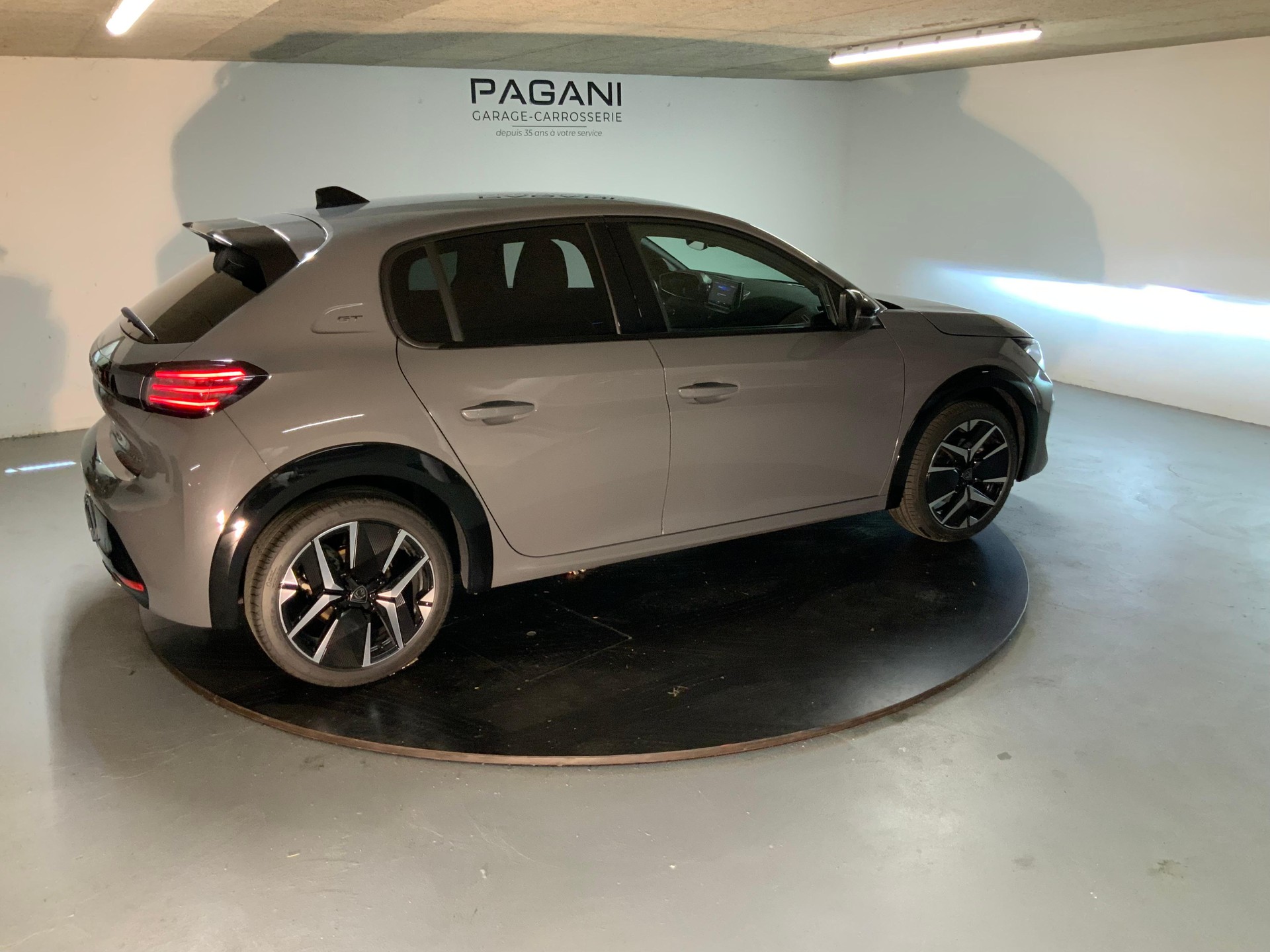 PEUGEOT 208 1.2 Hybrid 145 GT - 5