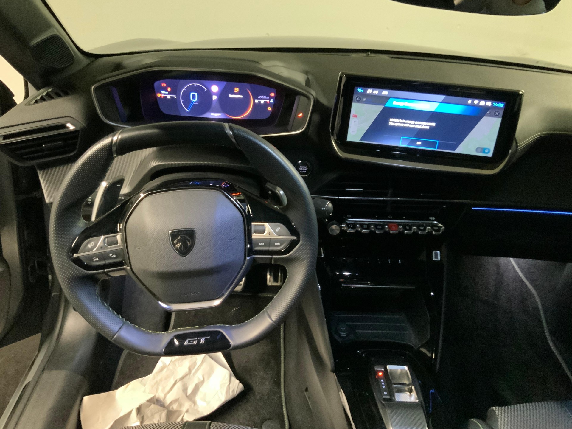 PEUGEOT 208 1.2 Hybrid 145 GT - 13