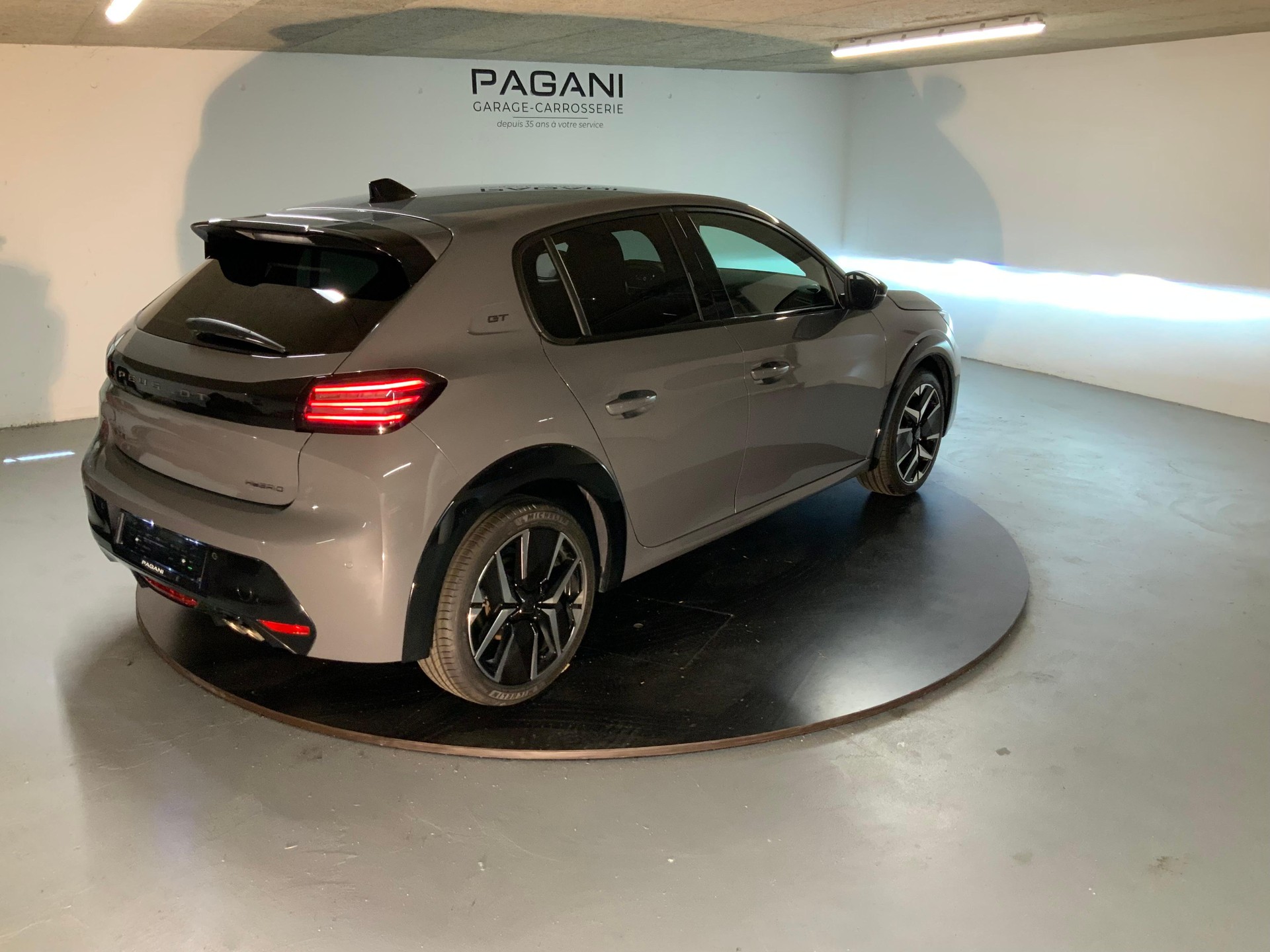 PEUGEOT 208 1.2 Hybrid 145 GT - 6