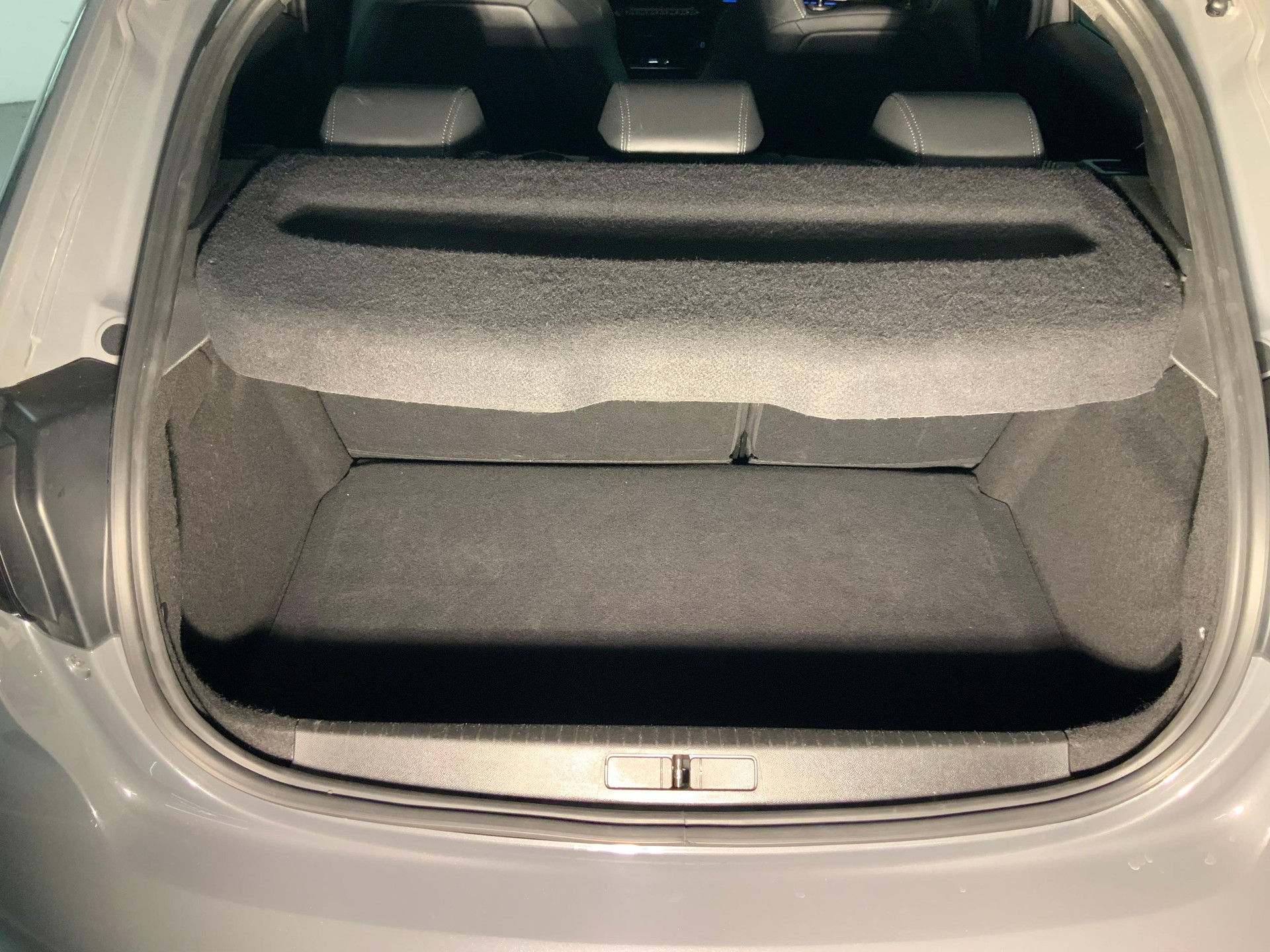 PEUGEOT 208 1.2 Hybrid 145 GT - 10