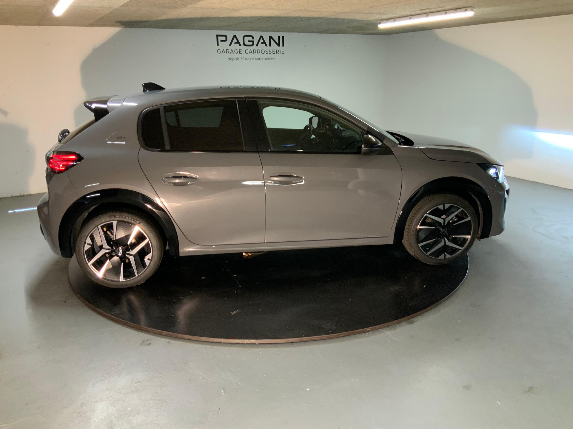 PEUGEOT 208 1.2 Hybrid 145 GT - 4